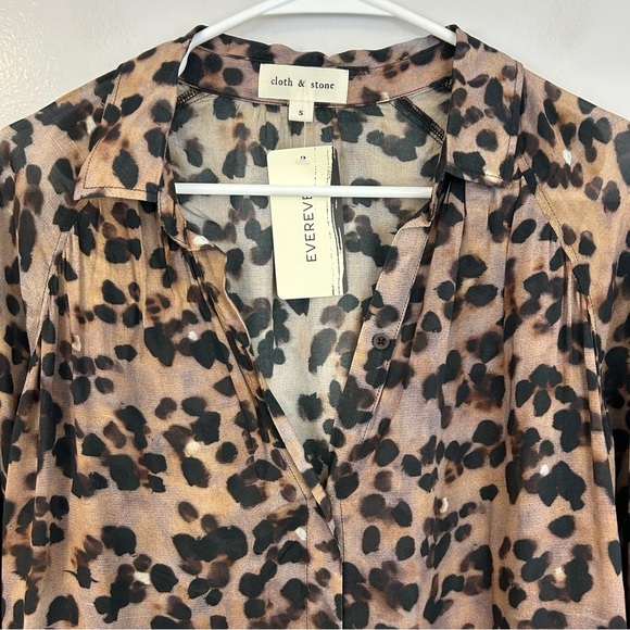 NWT Cloth & Stone Animal Print Lightweight Button Down Shirt Golden Spots Size S - Picture 3 of 15